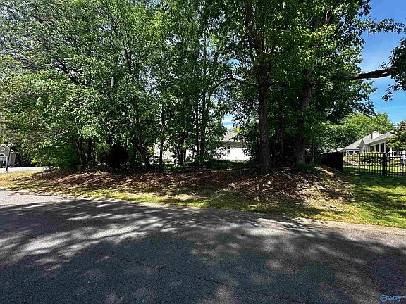 2nd image of 41 Ridgewood Cir