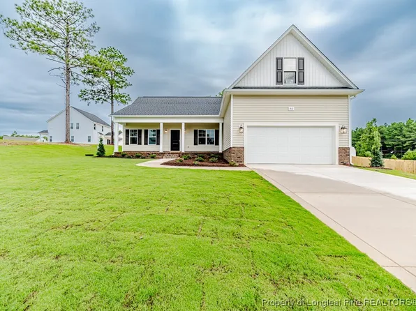 46 Poplar Dr, Spring Lake, NC 28390