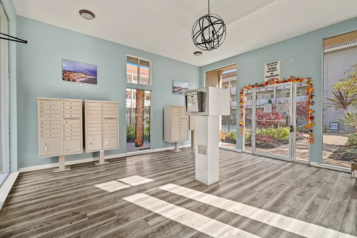 Building Photo - 850 Park Ave #13A