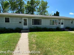 1103 Park Dr, Grand Forks, ND 58201