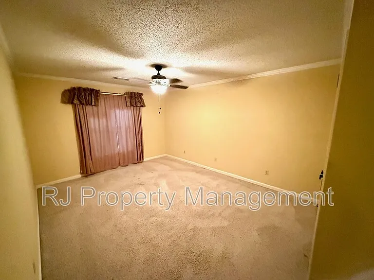 8610 Dena Cv W — Photo 5