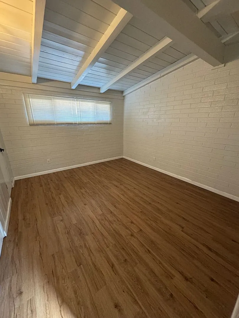 1 bed, 1.0 bath, 695 sqft, $1,125 — Photo 2