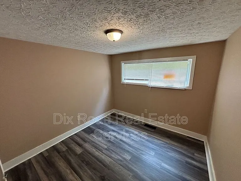 1211 Franklin St — Photo 16