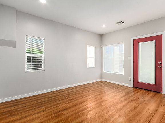 4th image of 1329 E Polk St APT 2