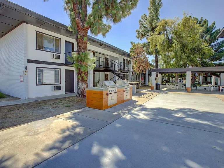 South Edge — Photo 11