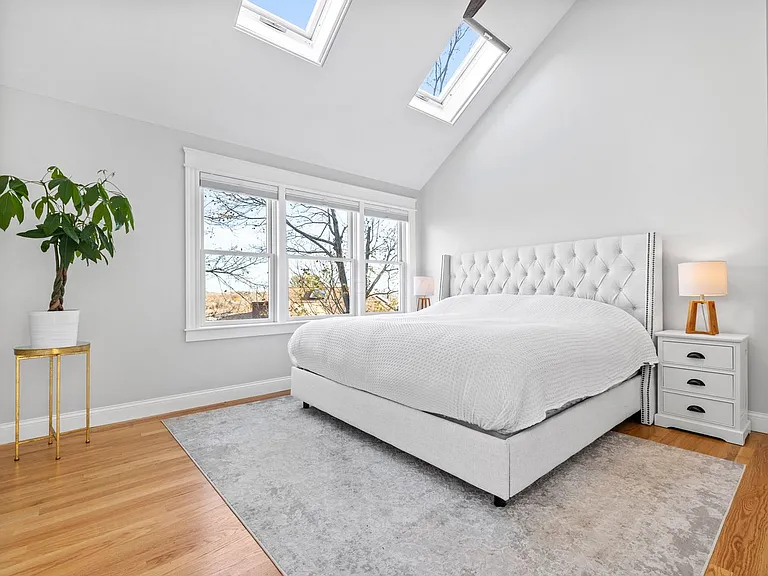 25 Falmouth Rd — Photo 3