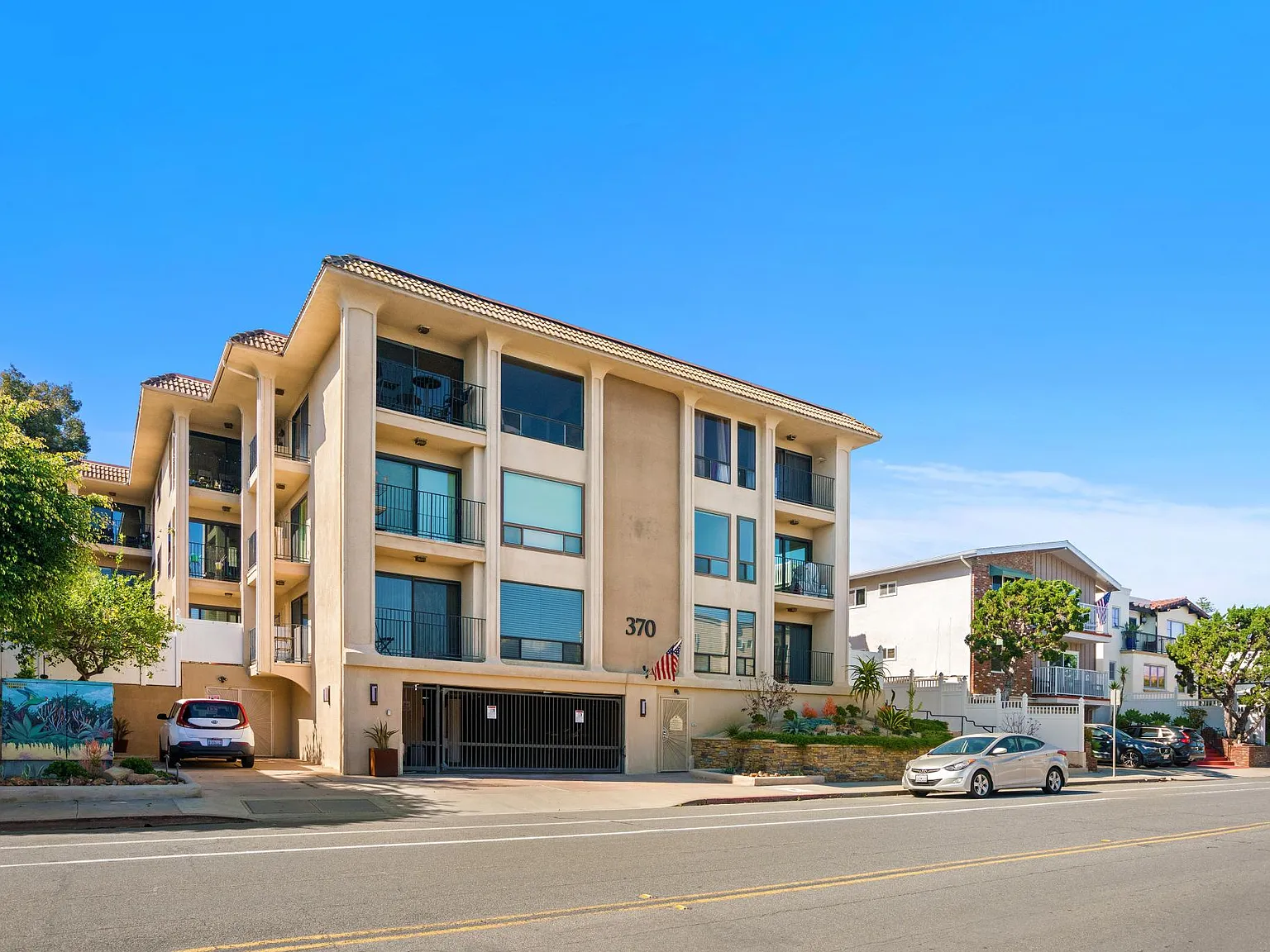 2 bed, 1300 sqft, $4,995 — Photo 2