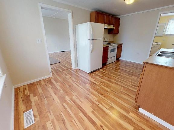 4th image of 803 E Emerald St