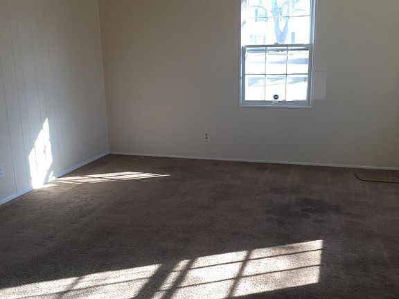 5th image of 2415 Hawthorne Manor Dr