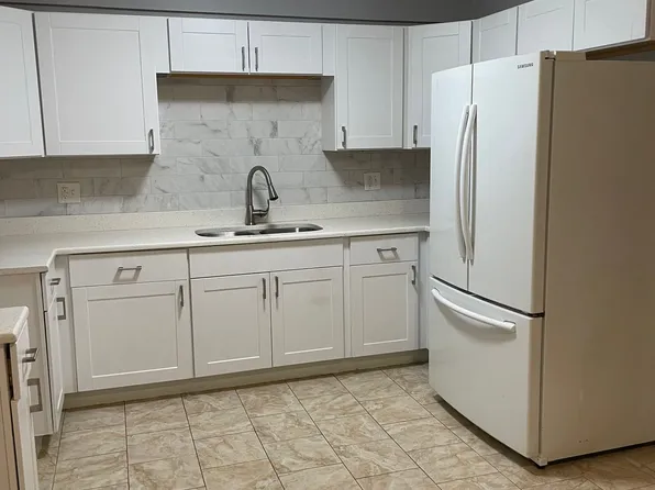 119 Rockland, 119 W Rockland Rd #1G, Libertyville, IL 60048