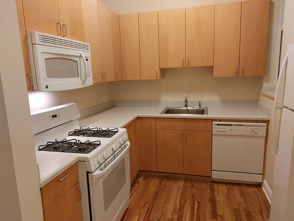 1st image of 2302 N Milwaukee Ave #2R