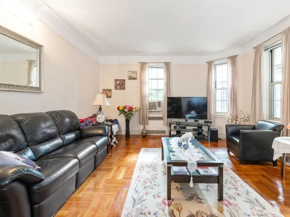 79-15 35th Avenue 3E image 3 of 15
