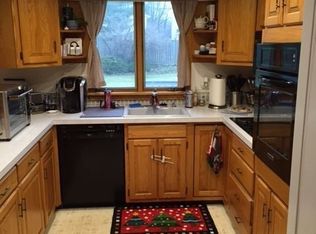 144 Pin Oak Dr, Williamsville, NY