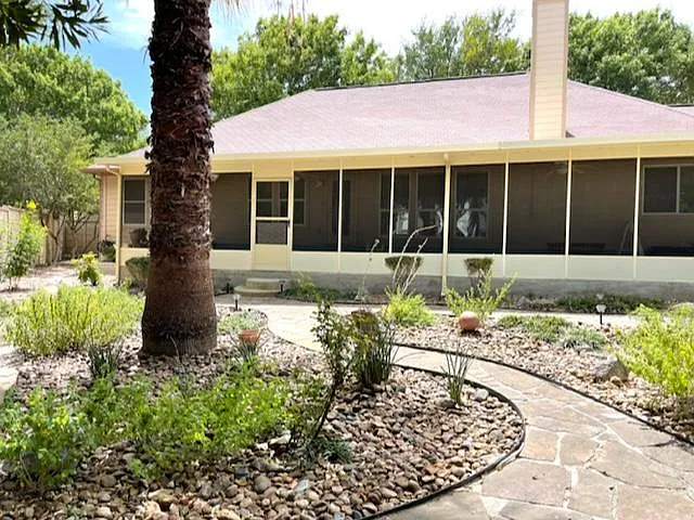 1604 Canyon Oak — Photo 2