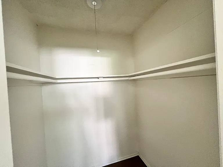 13031 Oxnard St #1 — Photo 11