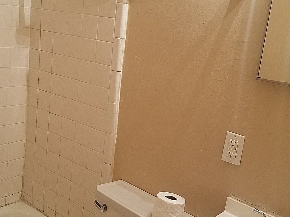 2nd image of 2824 Club Plaza Rd