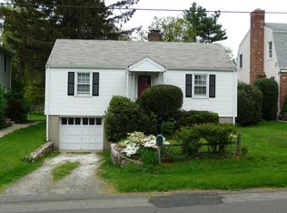 11 Thornhill Rd, Riverside, CT 06878