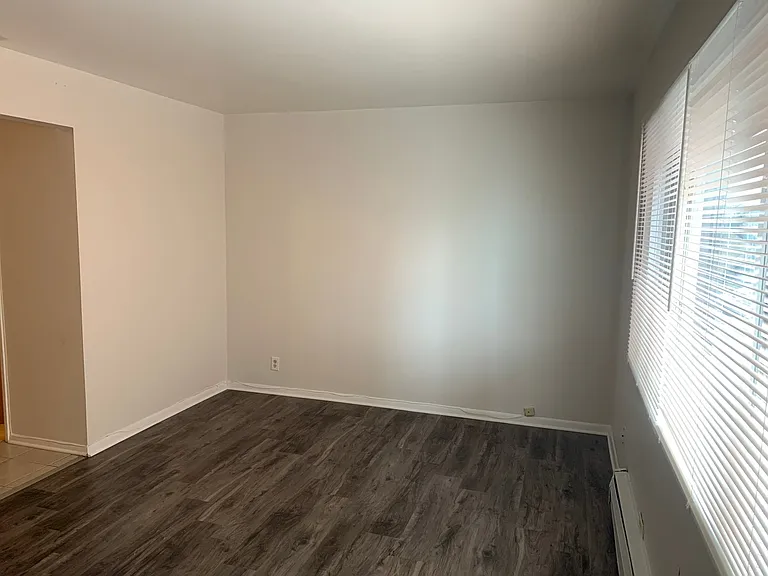 1456 N Farwell Ave — Photo 5