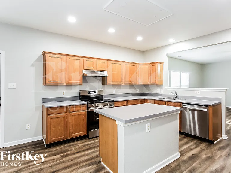 727 Sinclair Dr — Photo 8