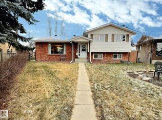 1712 36th St NW, Edmonton, AB T6L 2P5