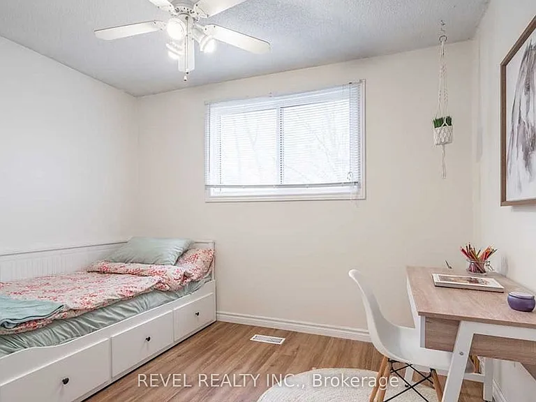 9 Balmoral Ct — Photo 12