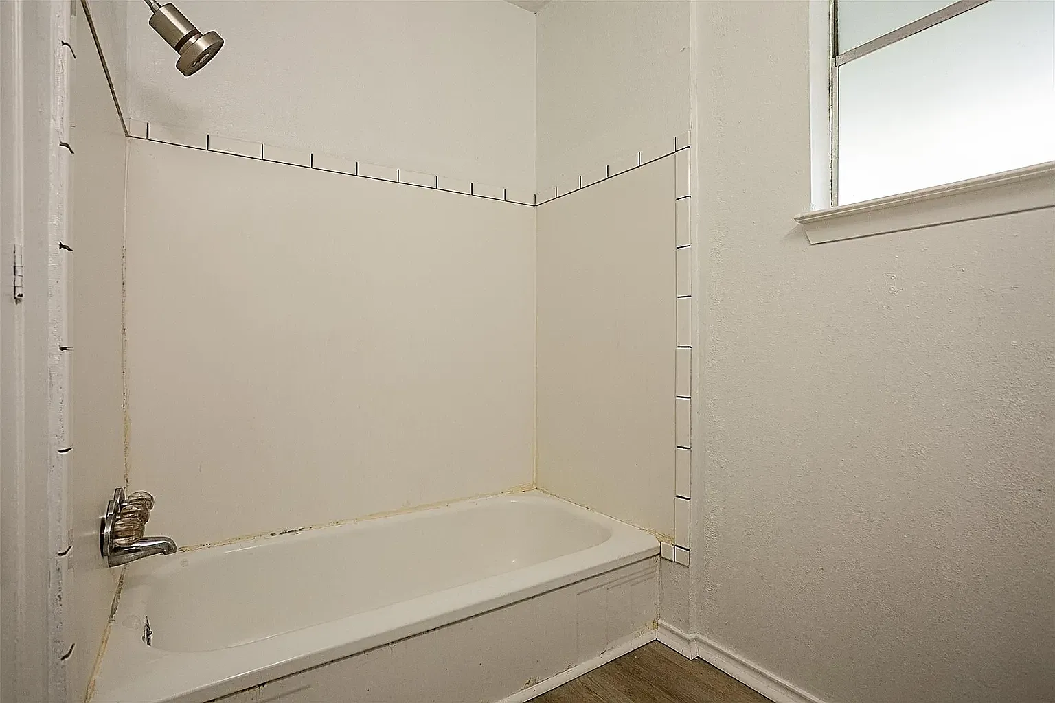 2 bed, 1128 sqft, $1,450 — Photo 4