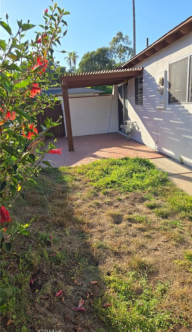 2 bed, 1.5 bath, 875 sqft, $3,700 — Photo 3