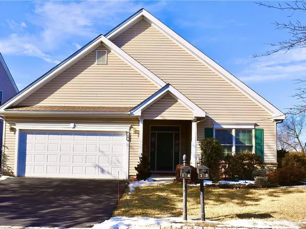14 Edinburgh Dr, Easton, PA 18045