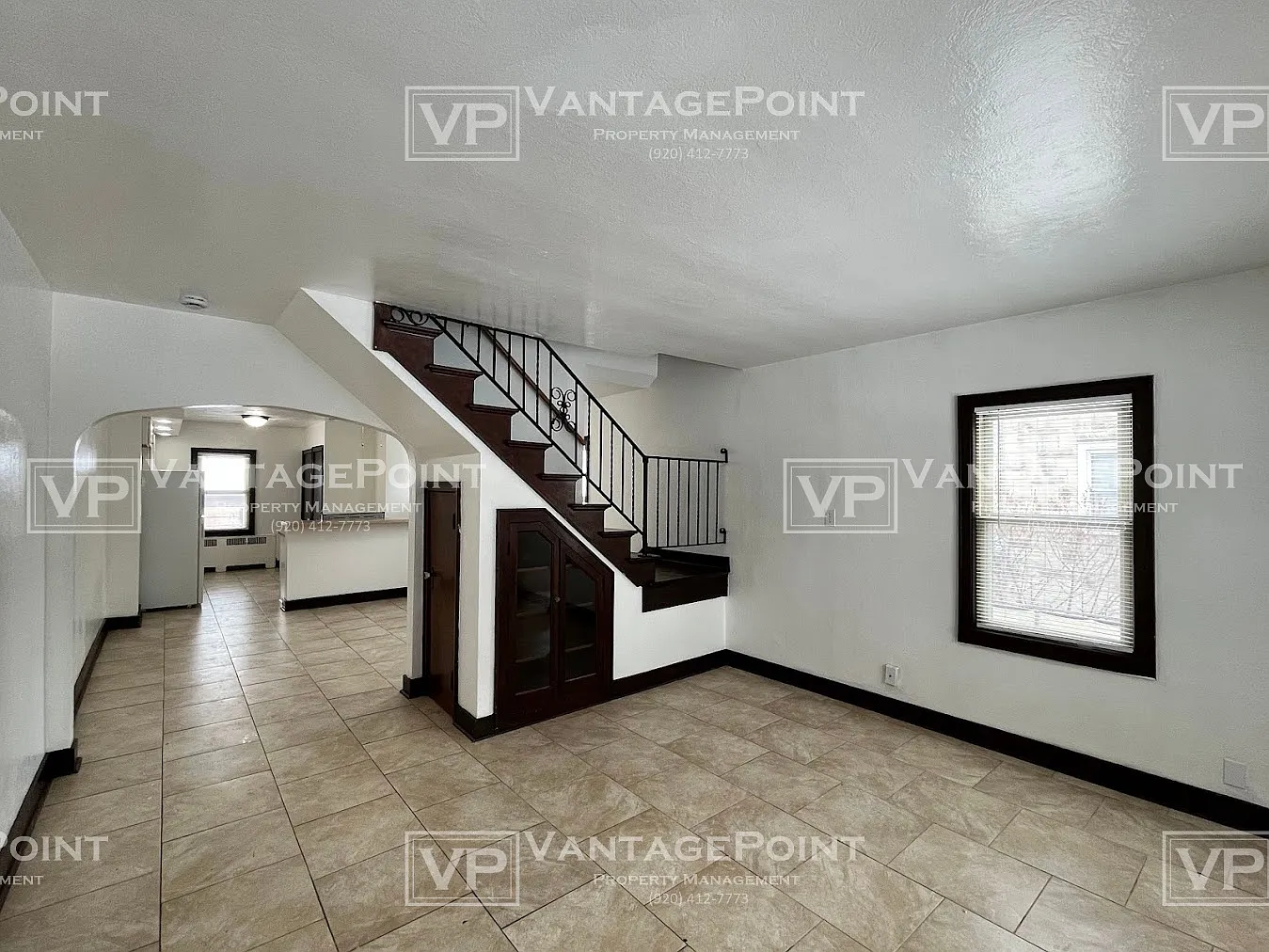 1060-1062 Elmore Street - 1060 — Photo 3