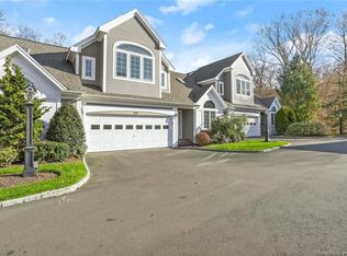 109 Hilary Cir #109, Fairfield, CT 06432