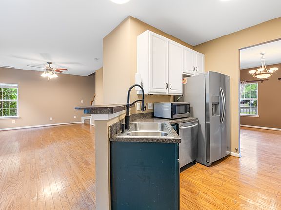 4th image of 124 Gray Cliff Dr