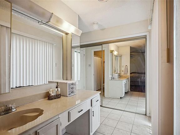 4th image of 1500 W Esplanade Ave APT 38B