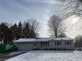 2848 Fair Oaks Dr, Barberton, OH 44203