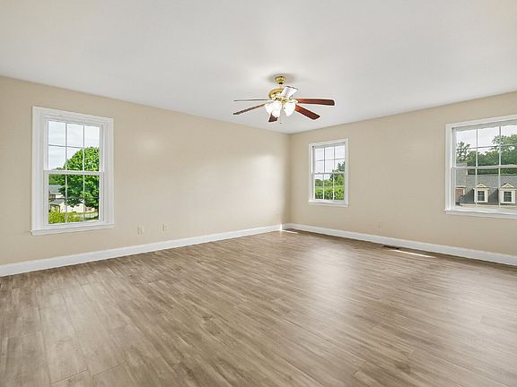 3rd image of 16069 Olmstead Ln