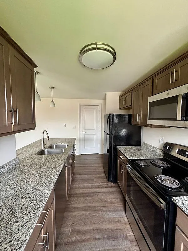 1 bed, 1.0 bath, 560 sqft, $1,415 — Photo 2