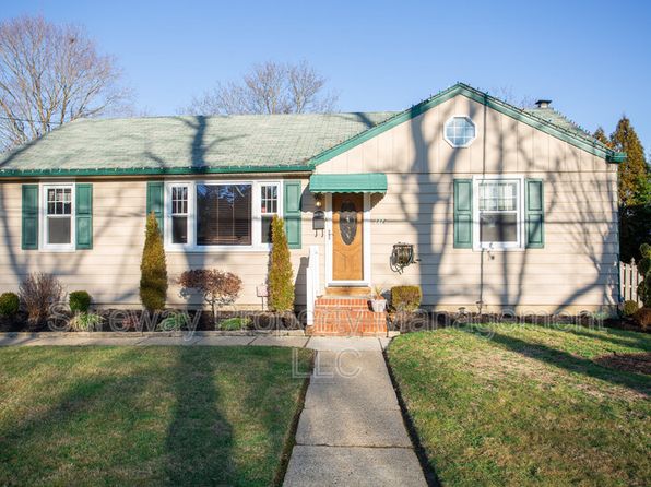112 W Taunton Ave
