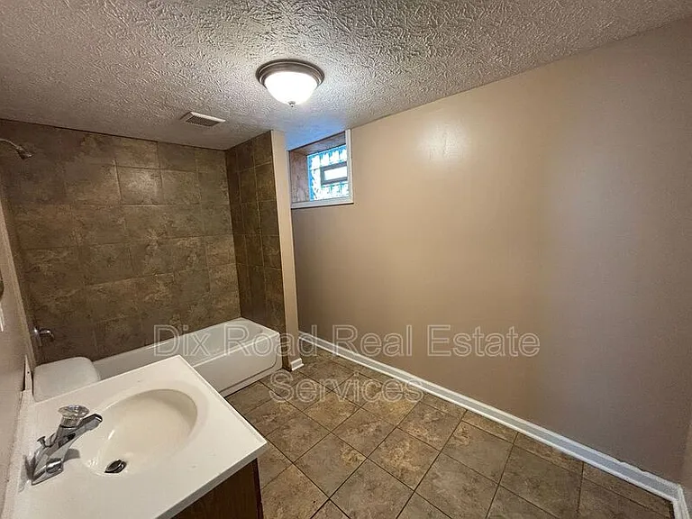 208 Garfield St — Photo 24