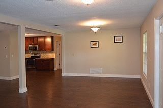 3rd image of 113 Sweetbriar Br