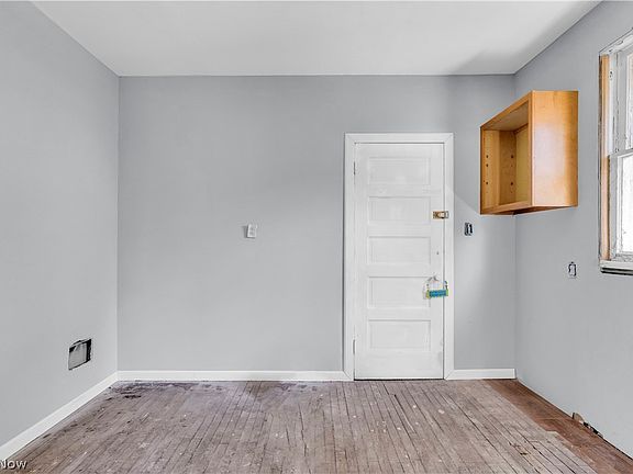 5th image of 1261 E 113th St