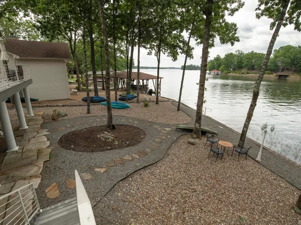 3 Levantino Ln, Hot Springs Village, AR 71909