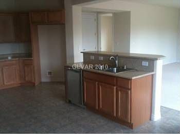 5th image of 41 Peak Villa Dr