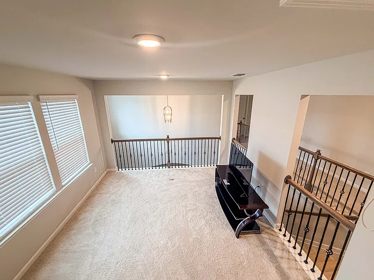 628 Sidney Ct — Photo 26
