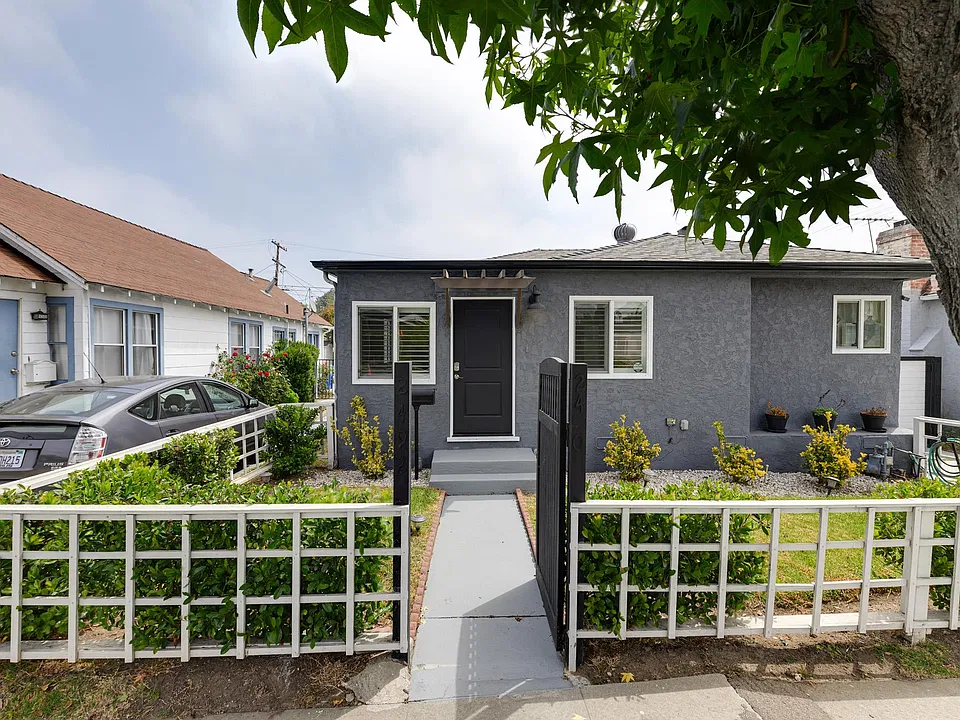 2492 S Bundy Dr