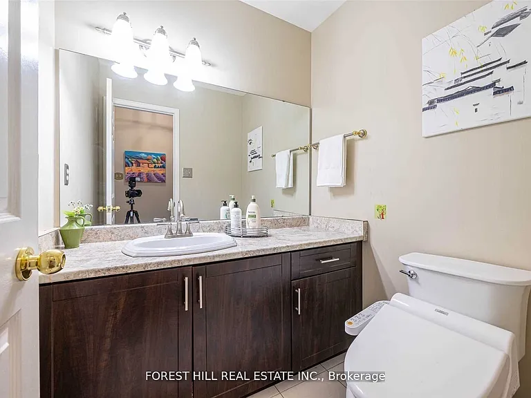 54 Pennock Cres — Photo 13