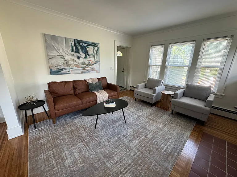 125 Redfern Dr — Photo 6