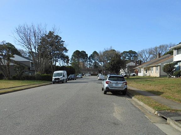 5th image of 207 Swartmore Dr