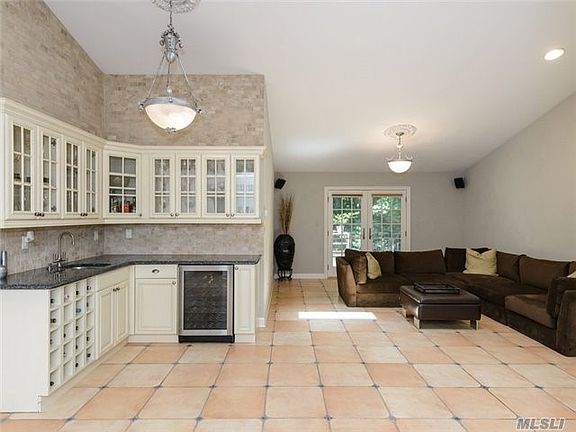 4th image of 270 Vista Dr