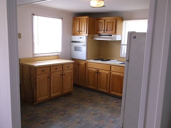 2nd image of 1023 W Oak Hill Dr
