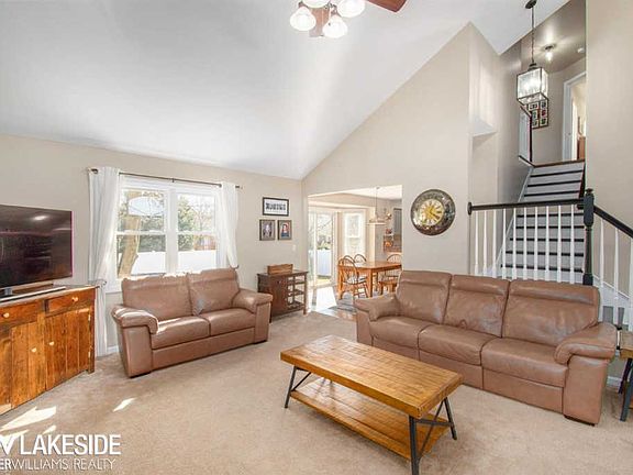 3rd image of 28616 Wales Dr