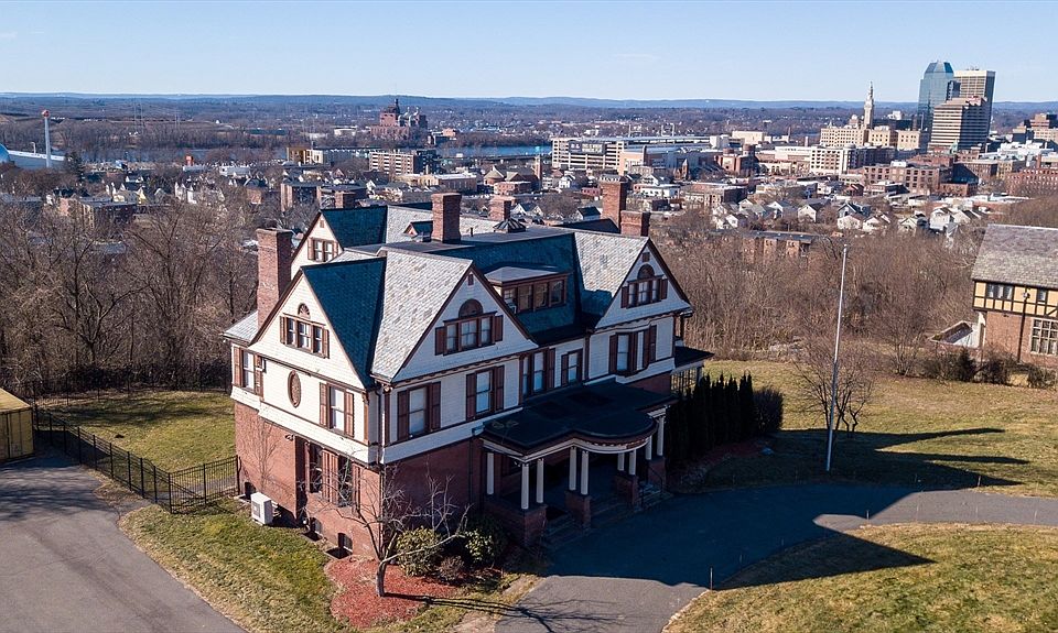 1st image of 270 Maple St